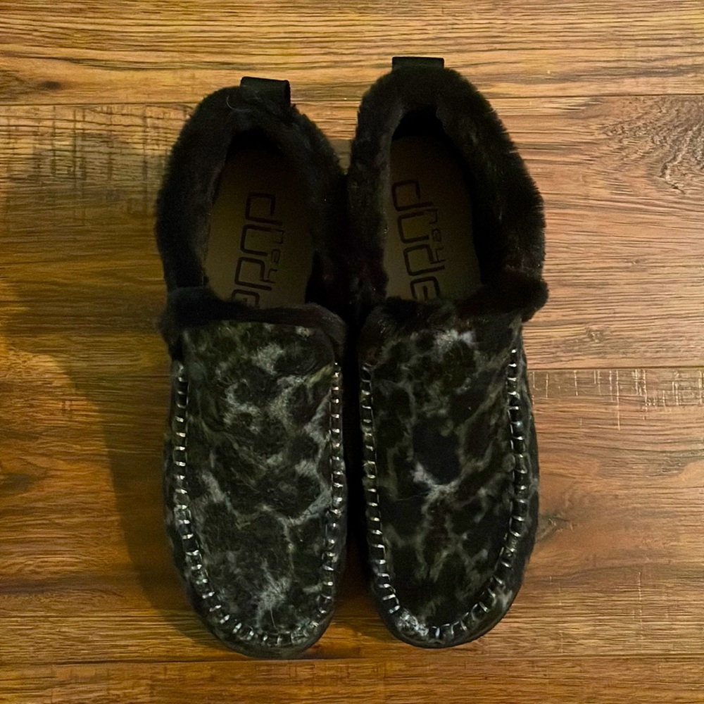 Hey Dude size 10
